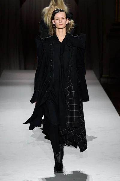 Look 30